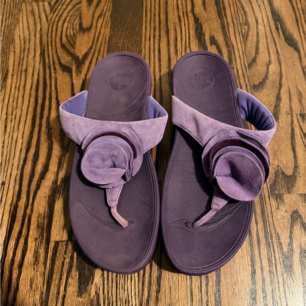 FitFlop Purple Floral-Rose Thong Sandals 9